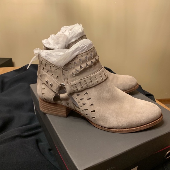 Ankle Boots - Picture 1 of 3